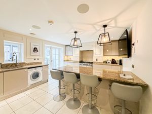 Photo 25- click for photo gallery